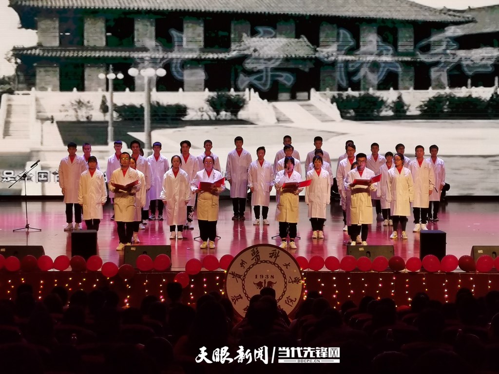首届”协和班“参与学校文艺演出_副本.jpg 首届”协和班“参与学校文艺演出_副本.jpg