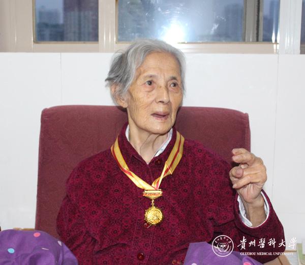 beat365抗战离休老干部张秀英(原贵阳医学院幼儿园园长,89岁)
