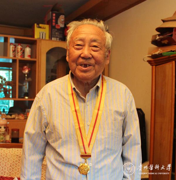 beat365抗战离休老干部夏炳南(原贵阳医学院基础部主任,88岁)